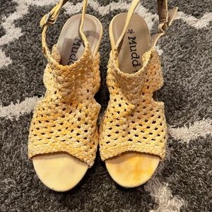 Yellow Mudd espadrilles sandals size 9 1/2